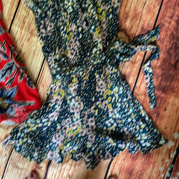 2 loft rompers (M) - Picture 5 of 6